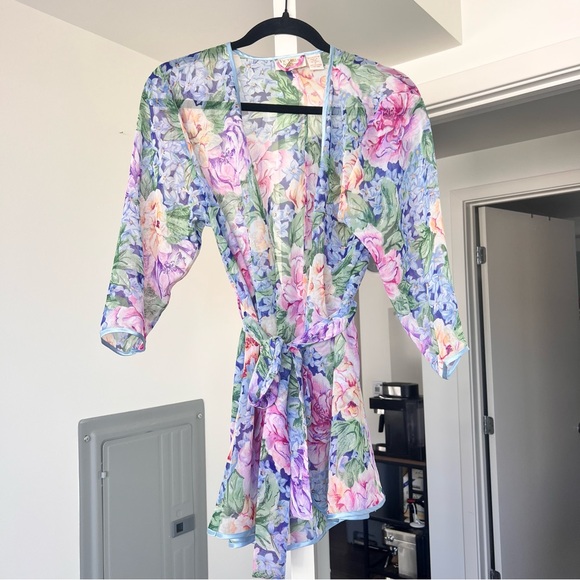 Victoria's Secret Other - Vintage Victoria's Secret Floral Robe- Size XS/S